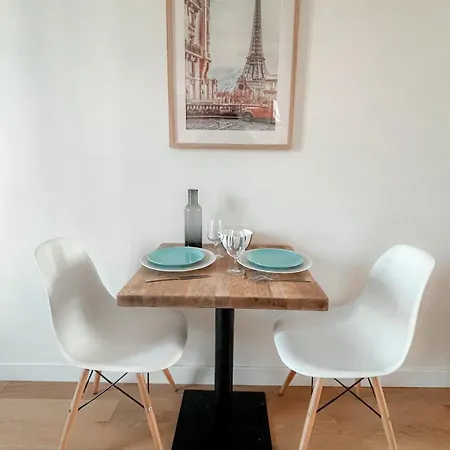 Equipe St Cloud Proche Paris - La Defense Apartment
